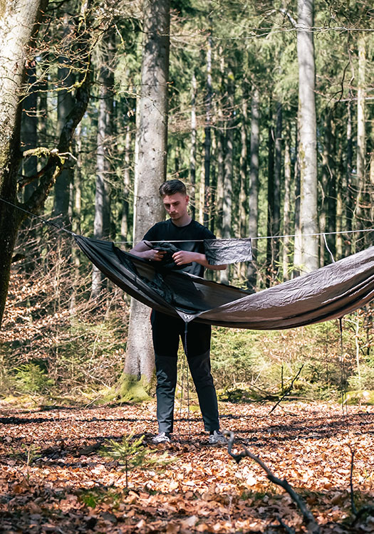 Aufbau einer SurvivalZip Hängematte
